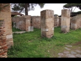 08068 ostia - regio v - insula ii - terme del filosofo (v,ii,6-7) - raum (6) - porticus - bli ri suedosten - 01-2024.jpg